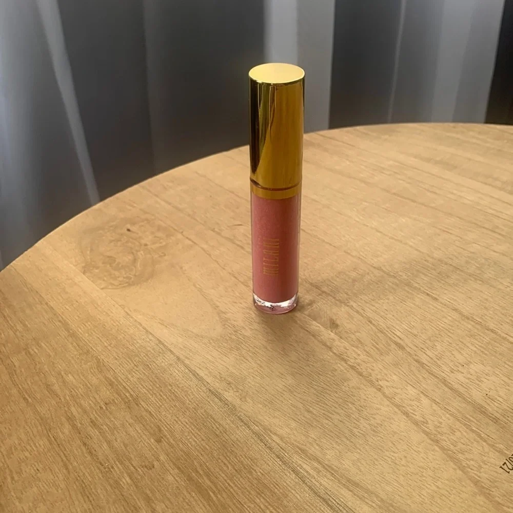 Milani nourishing lip plumper